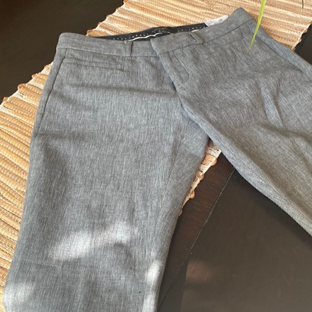 EUC Banana Republic grey dress pants . Size 2 - Slone